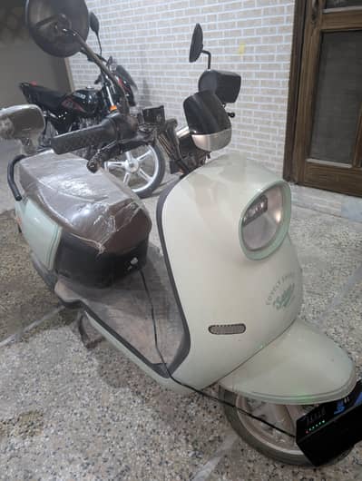 Saige C200 Scooty - Like New, 2 Months Used, Single Owner