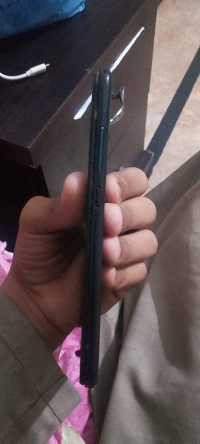 button na masla hai or finger nae hai