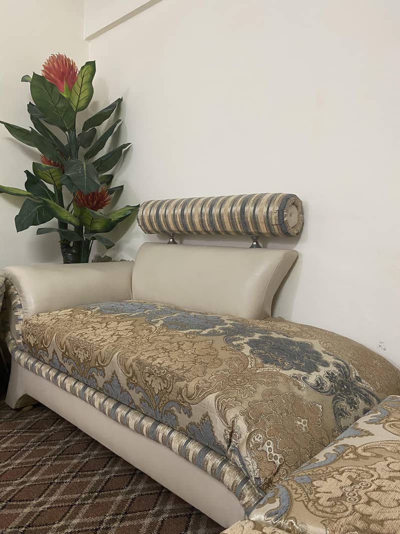 sofa set ( 7 seater) + table 0