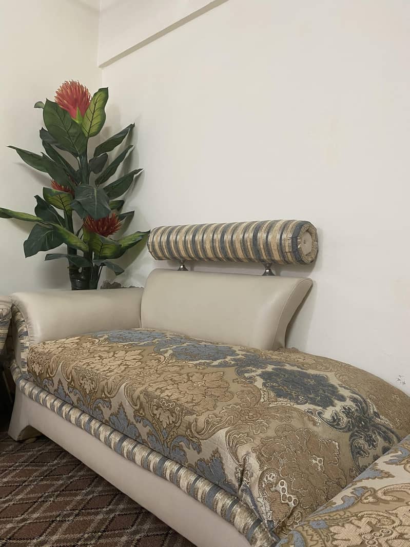 sofa set ( 7 seater) + table 6