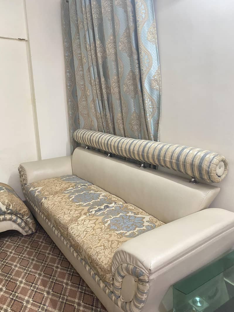 sofa set ( 7 seater) + table 7
