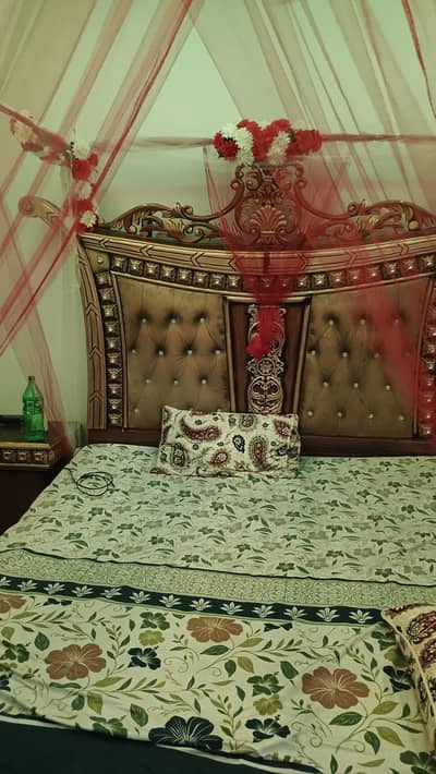 bed drasing side table