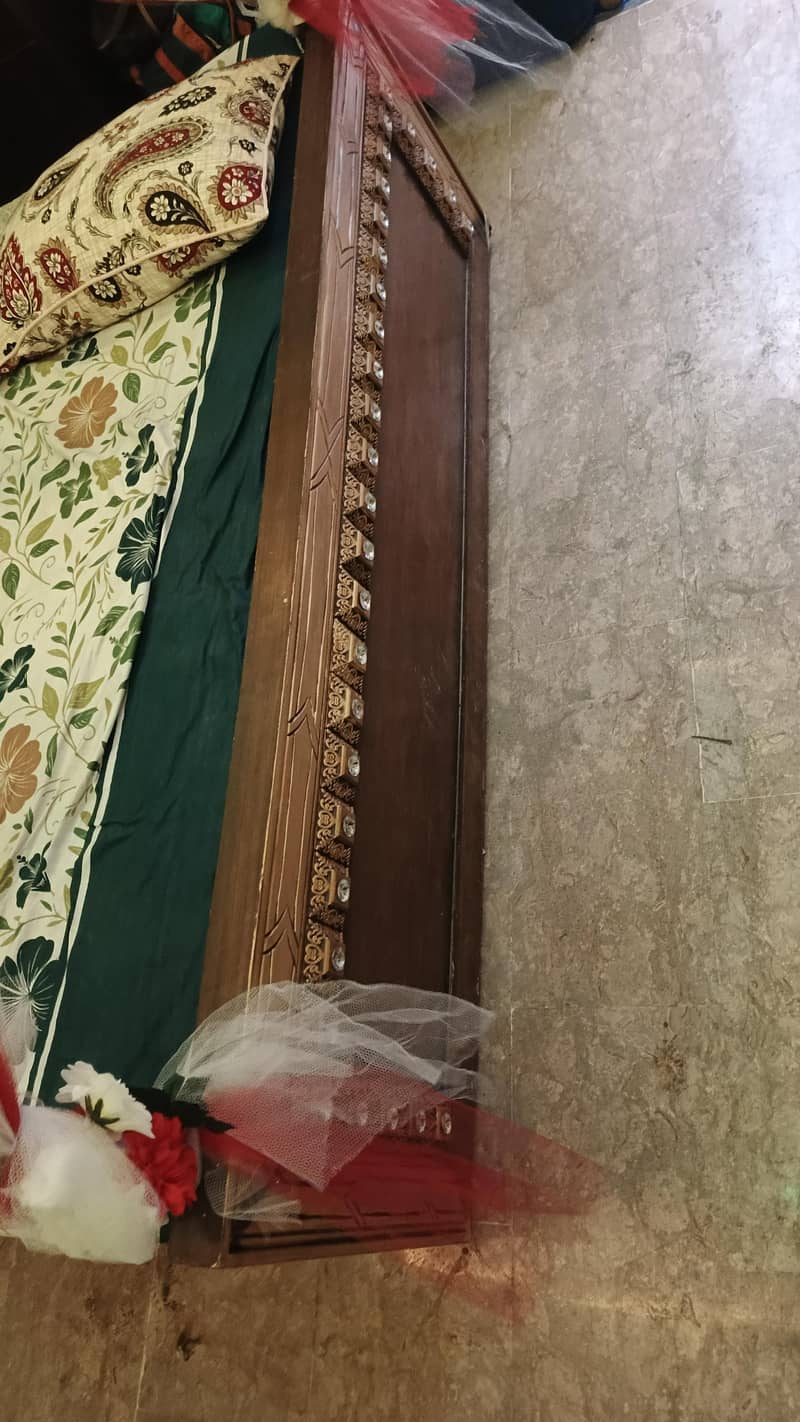 bed drasing side table 1