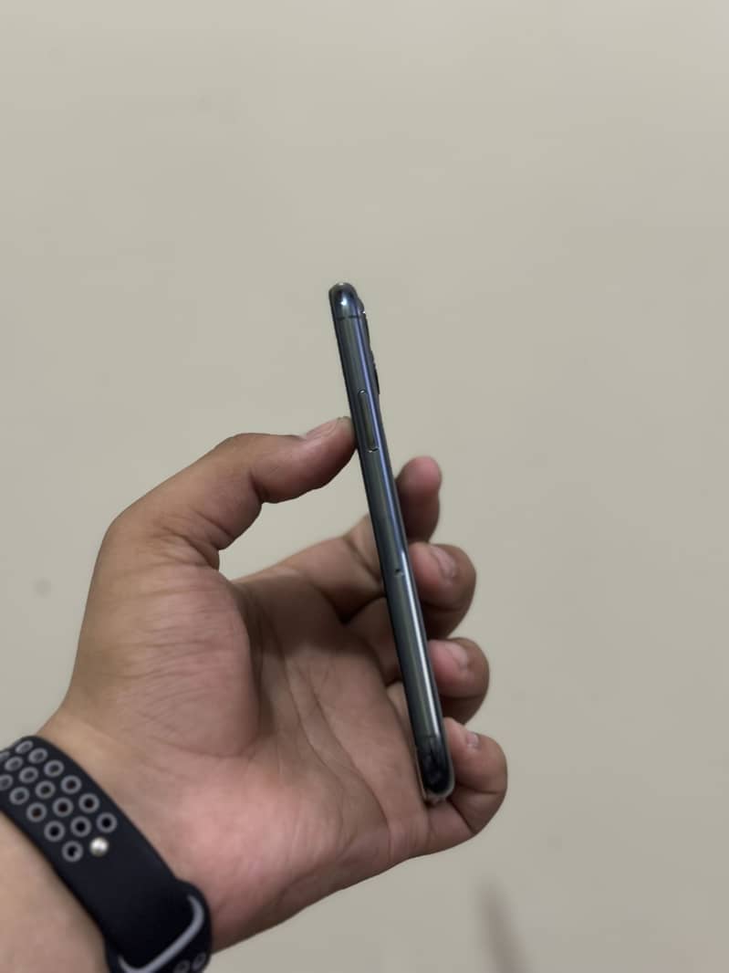 iPhone 11 Pro 1