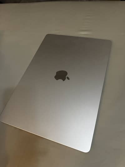 MacBook Air 15 inch M3 24 GB 512 GB LLA