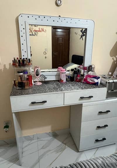 Dressing table and side table