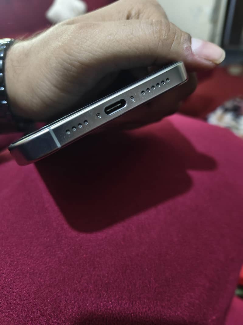 iphone 16 pro max 3