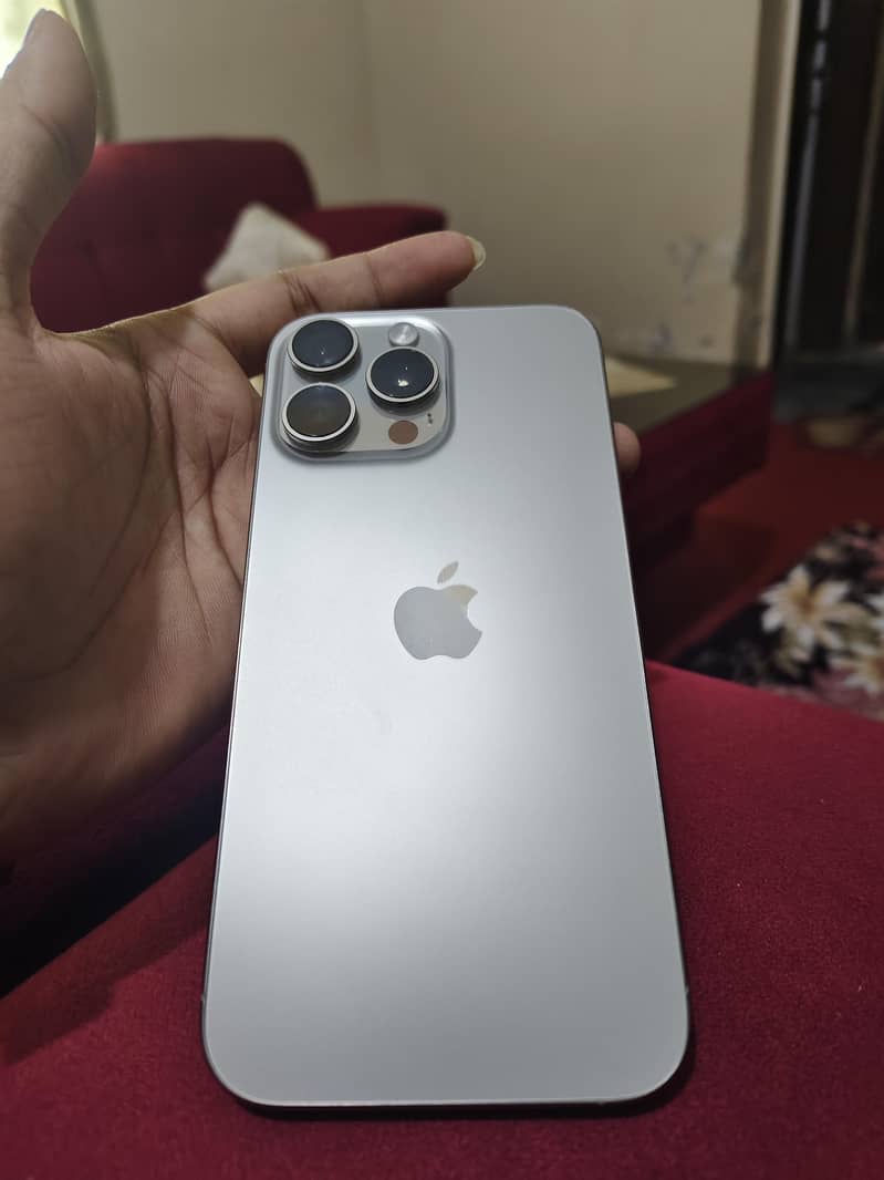 iphone 16 pro max 4