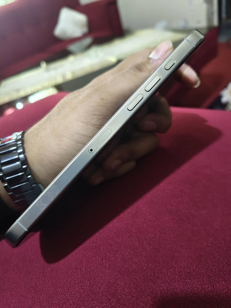 iphone 16 pro max 5