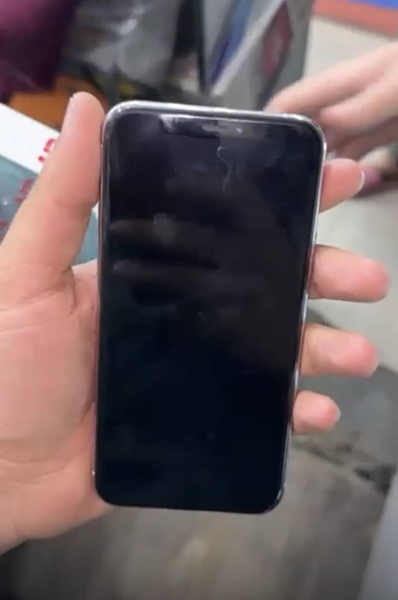 iPhone 11 pro 4