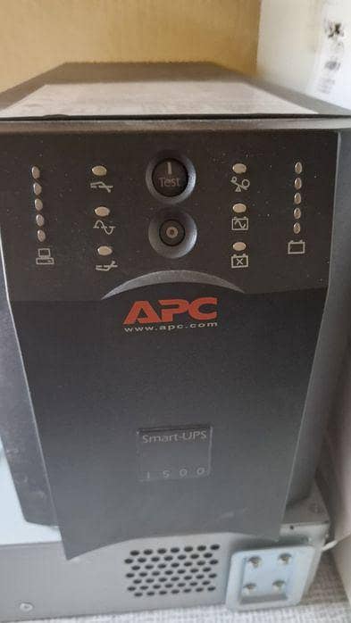 APC Smart UPS 1.5KVA / 1500VA