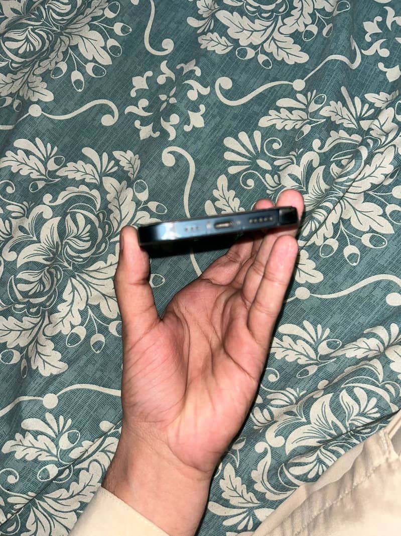 Apple iPhone 13 3