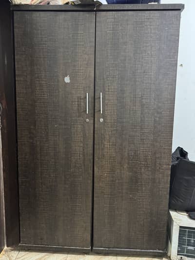 Double door almarhi or wardrobe
