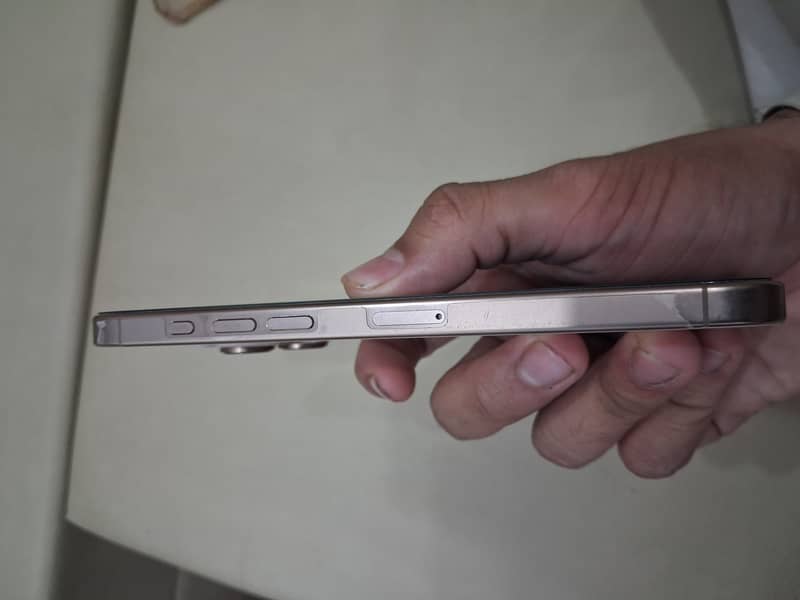 iphone 16 pro max 1