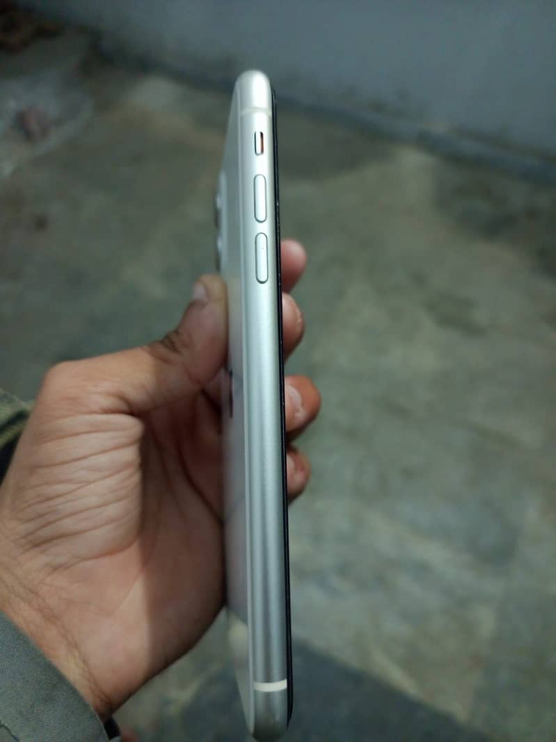 iPhone 11 1