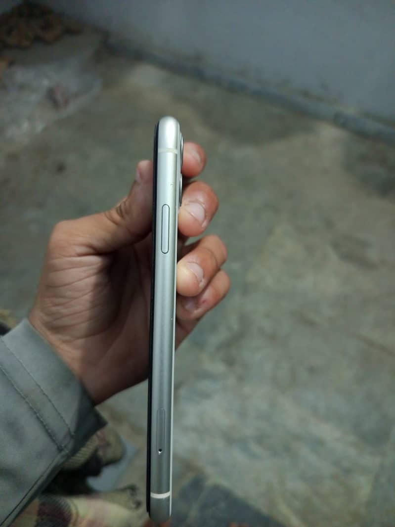iPhone 11 2