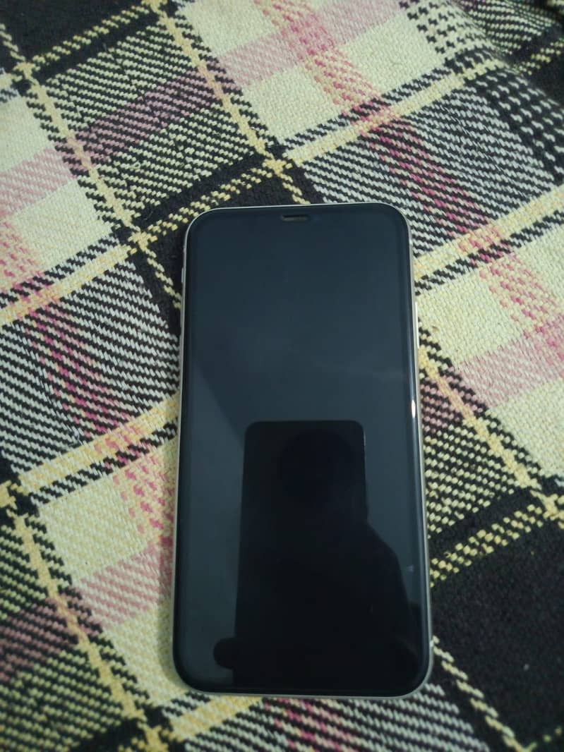 iPhone 11 3