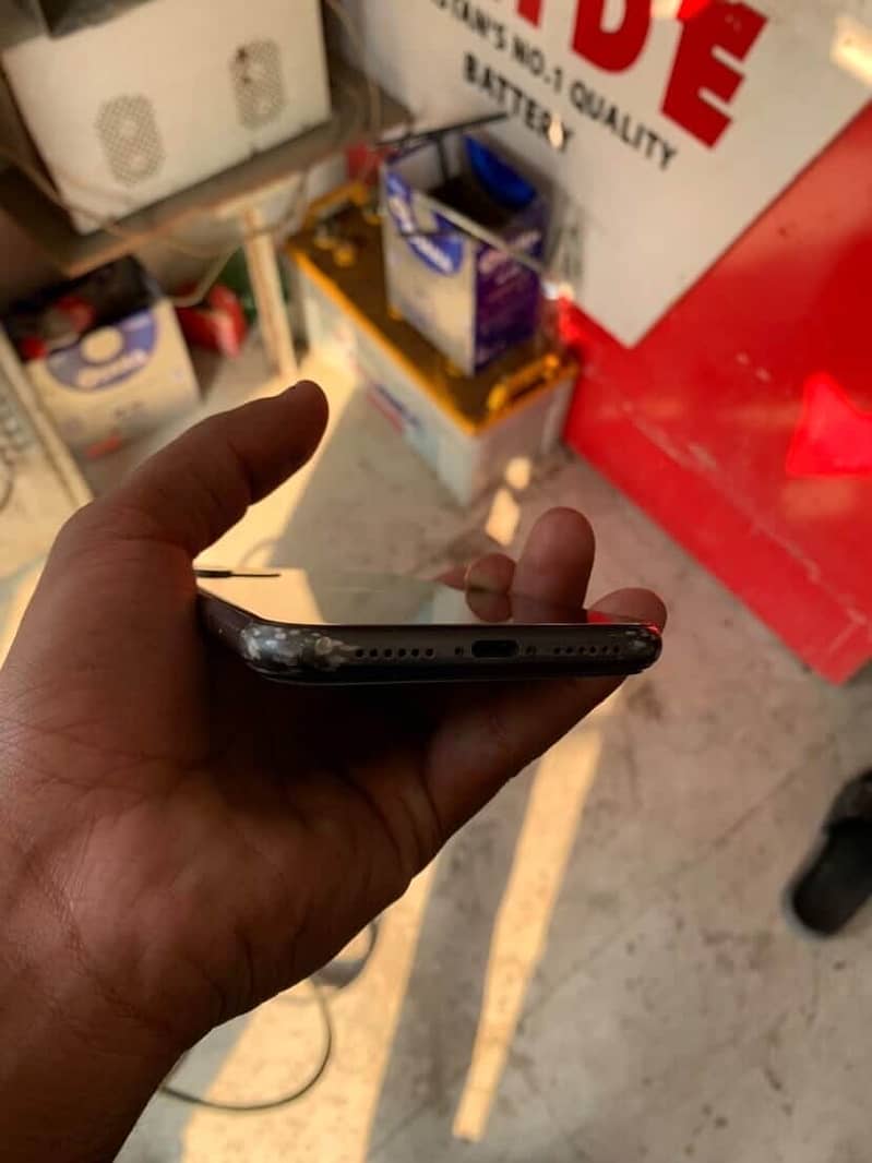 iPhone 11 3