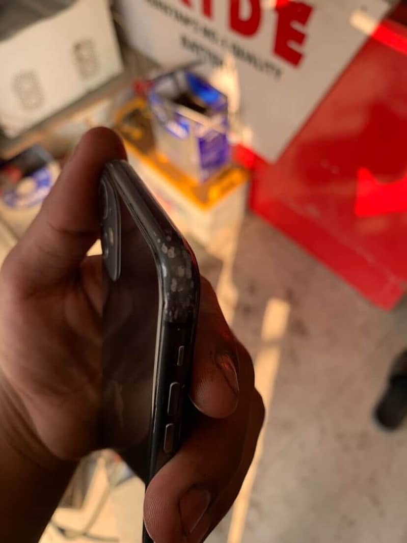 iPhone 11 6