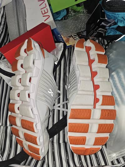 ONCLOUD Mens Cloudswift 2.0 Shoes White/Flame' LIKE NEW