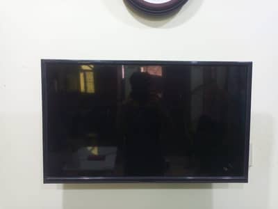 32 Inches China LED  - SCREEN BROKEN