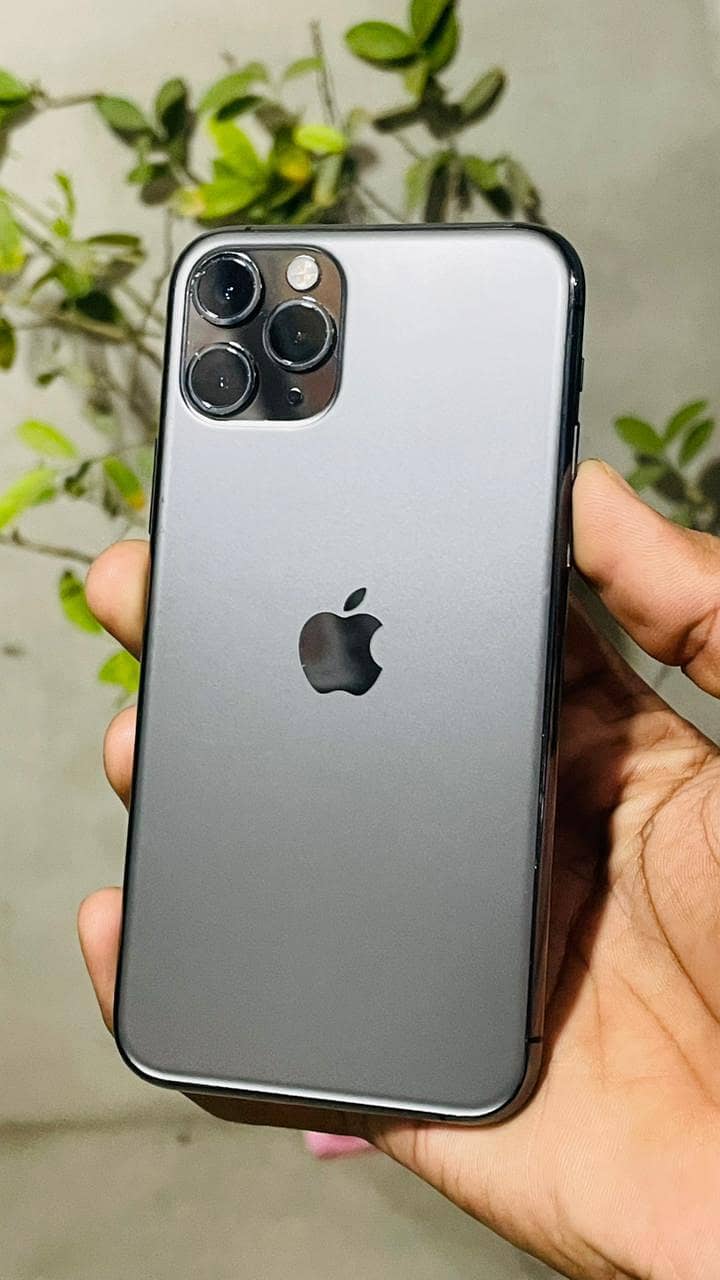 IPHONE 11 PRO 1