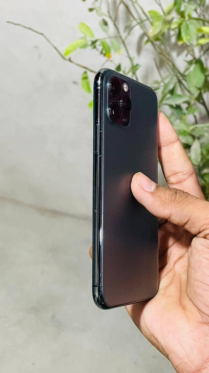 IPHONE 11 PRO 3