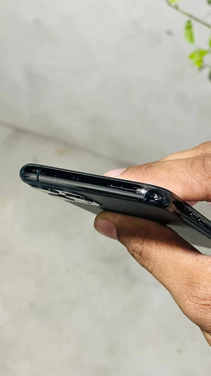 IPHONE 11 PRO 4
