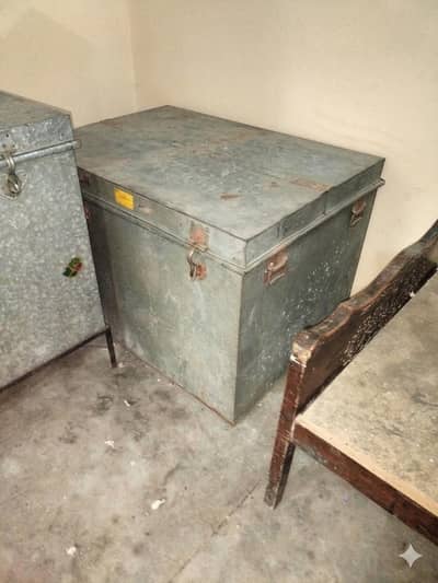 Large Size Iron Trunk (Paiti) 5x3 ft