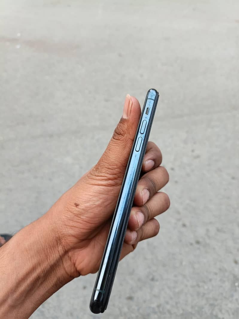iPhone 11 pro max 4
