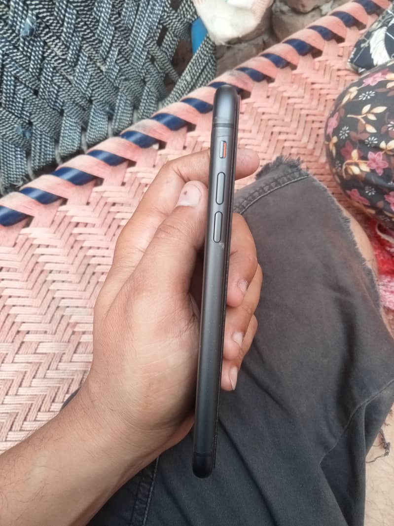 Apple iPhone 11 5