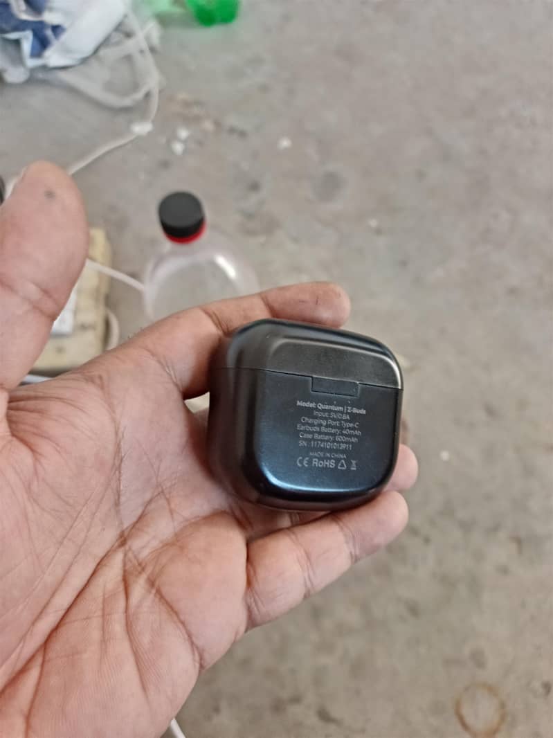 zero earbuds box and data cable quantum 1