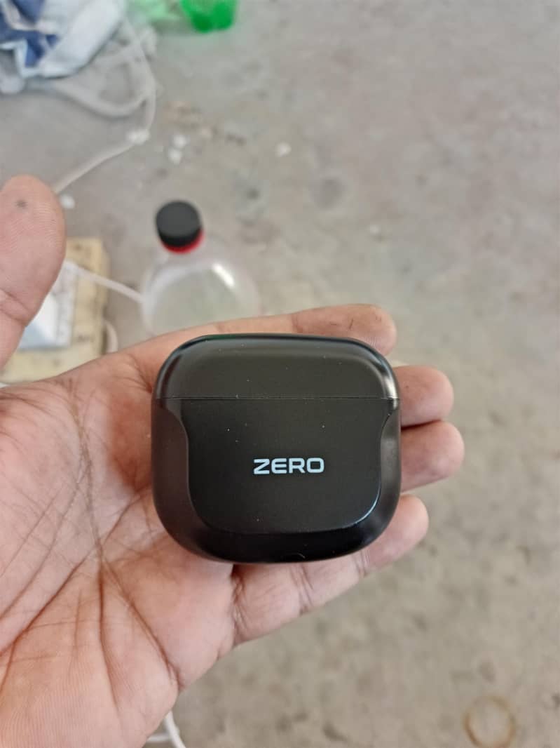 zero earbuds box and data cable quantum 3