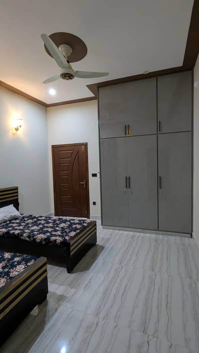 premium girls hostel near shaukat khanum hospital/AC rooms/2&3 seater