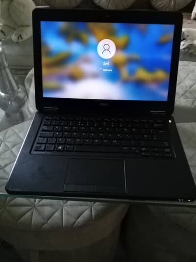 dell Latitude e5250 core i5 5th Gen |4gb ram| SSD 256gb |excellent btr