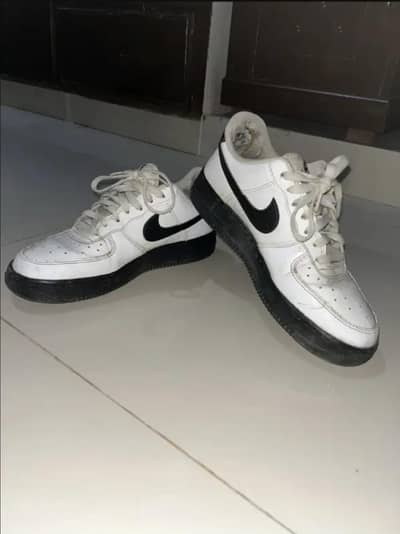 Stylish White Casual Sneakers for Sale