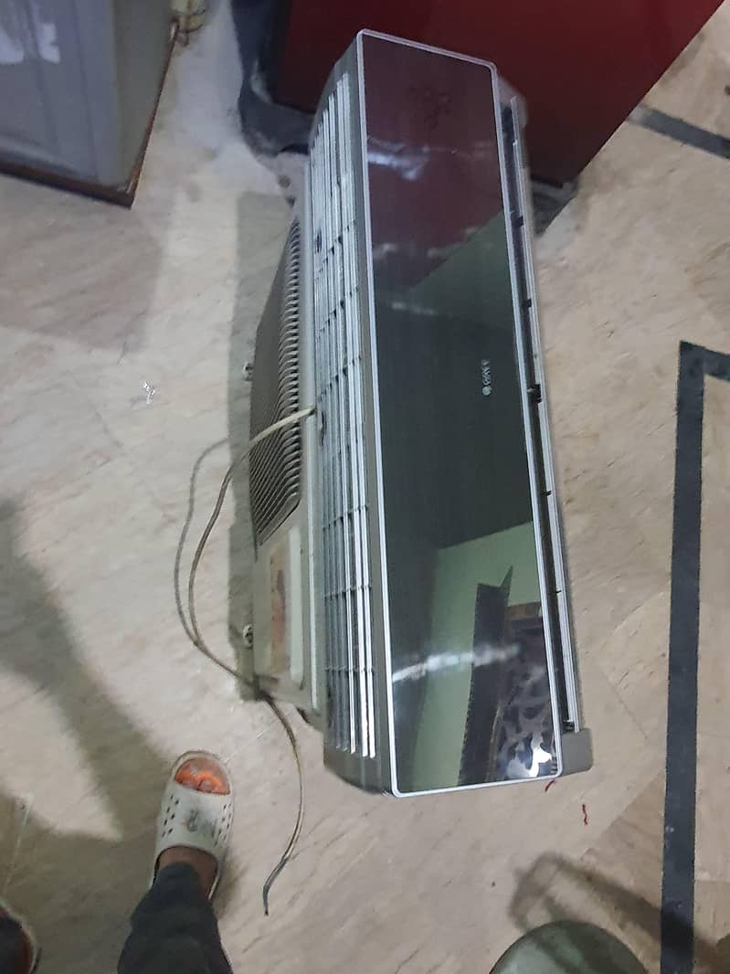 Gree 1 ton split ac 2