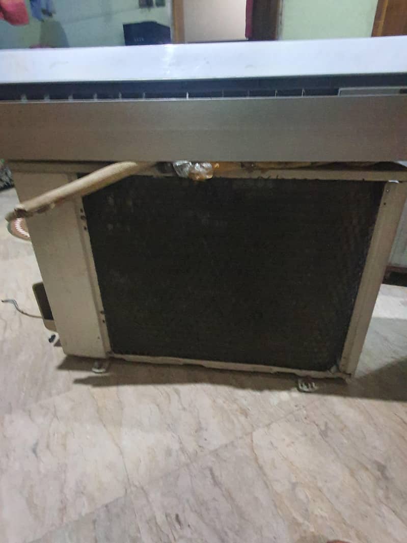 Gree 1 ton split ac 7