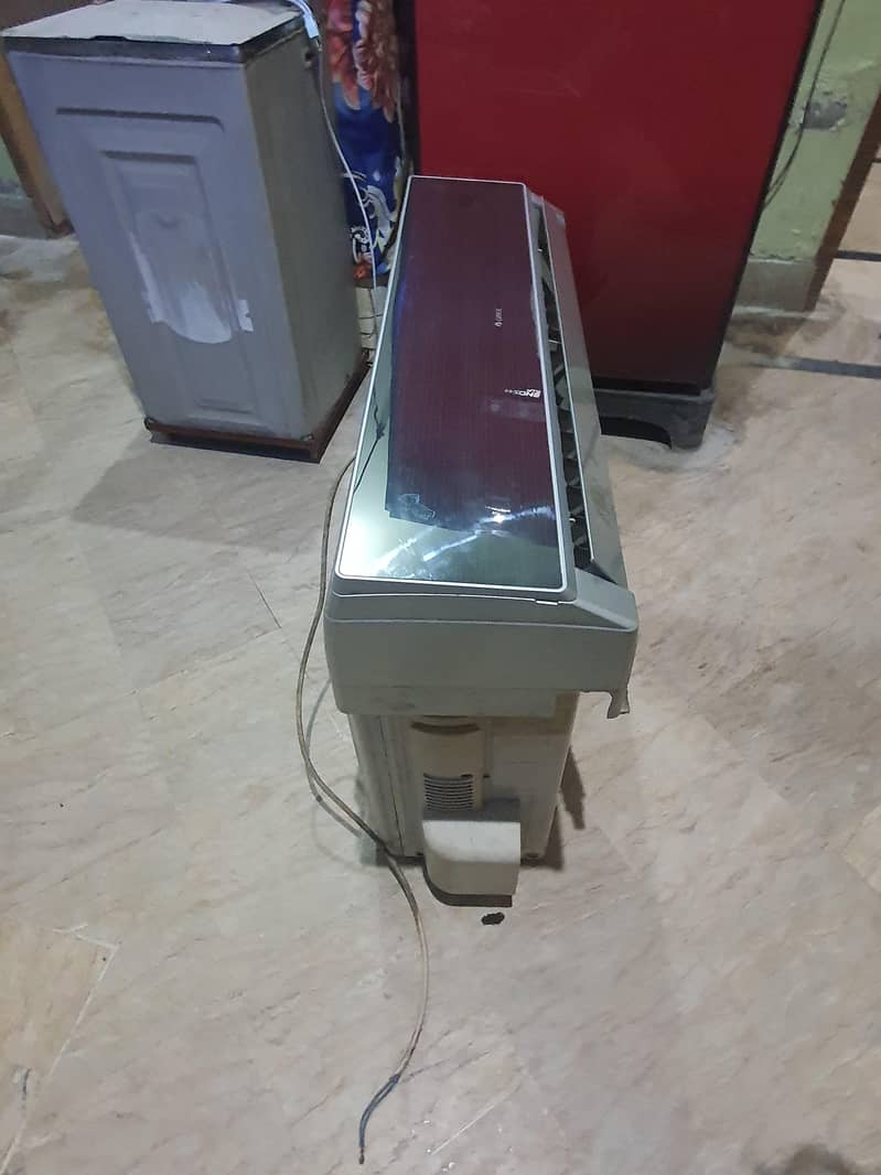 Gree 1 ton split ac 9