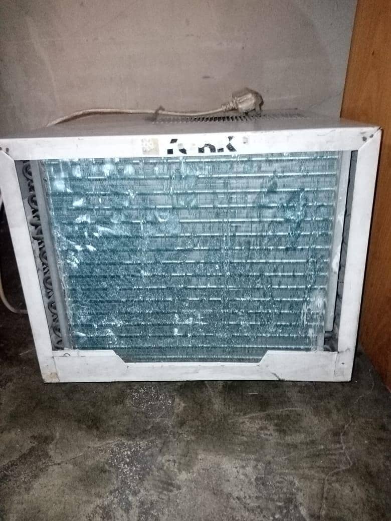 window AC 1