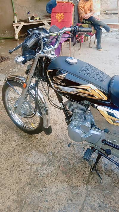 Honda CG 125 black colour gold edition like new condition