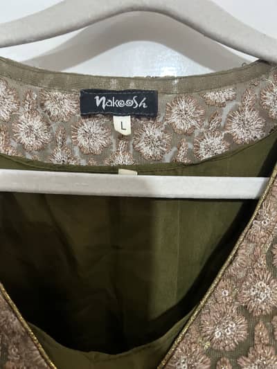 nakoosh Brand L size hai Medium wale b phn sakte h