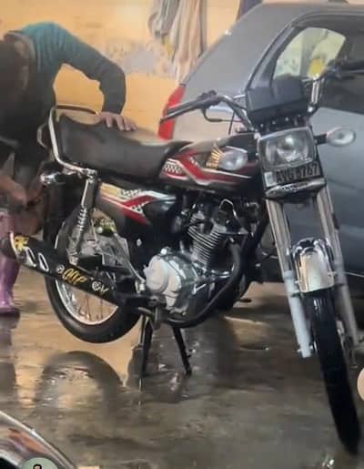 Honda 125 Black color  one hand use