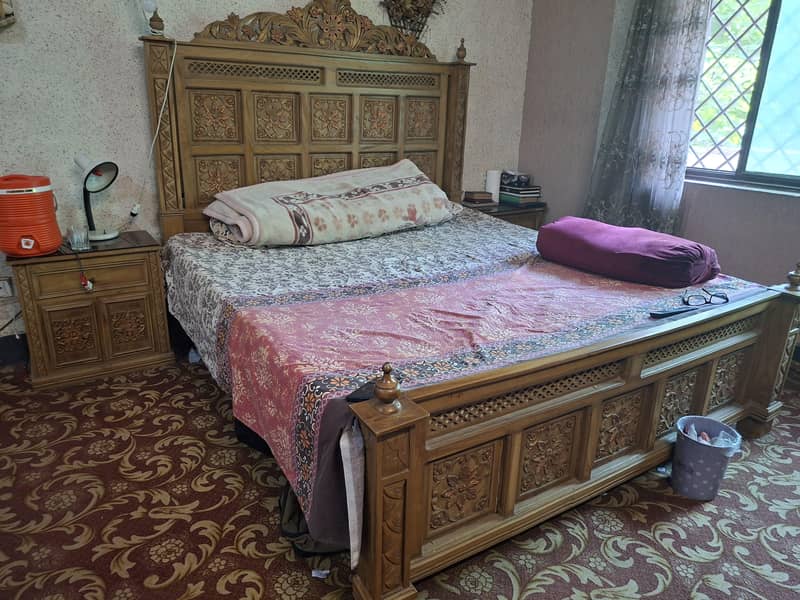 King Bed 0