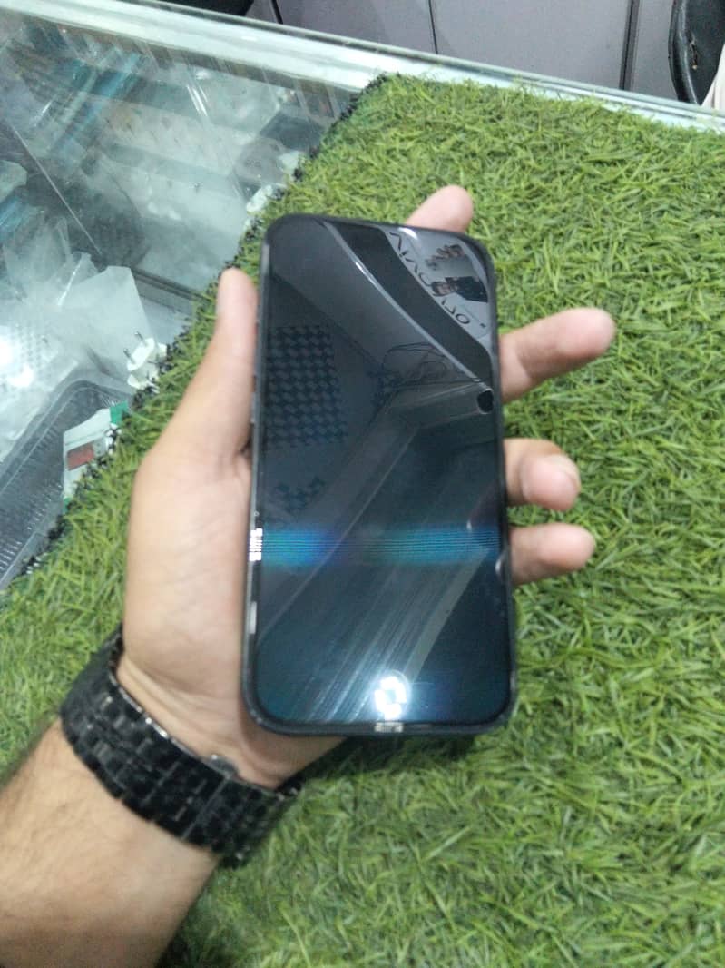 Apple iPhone 16 simple 1