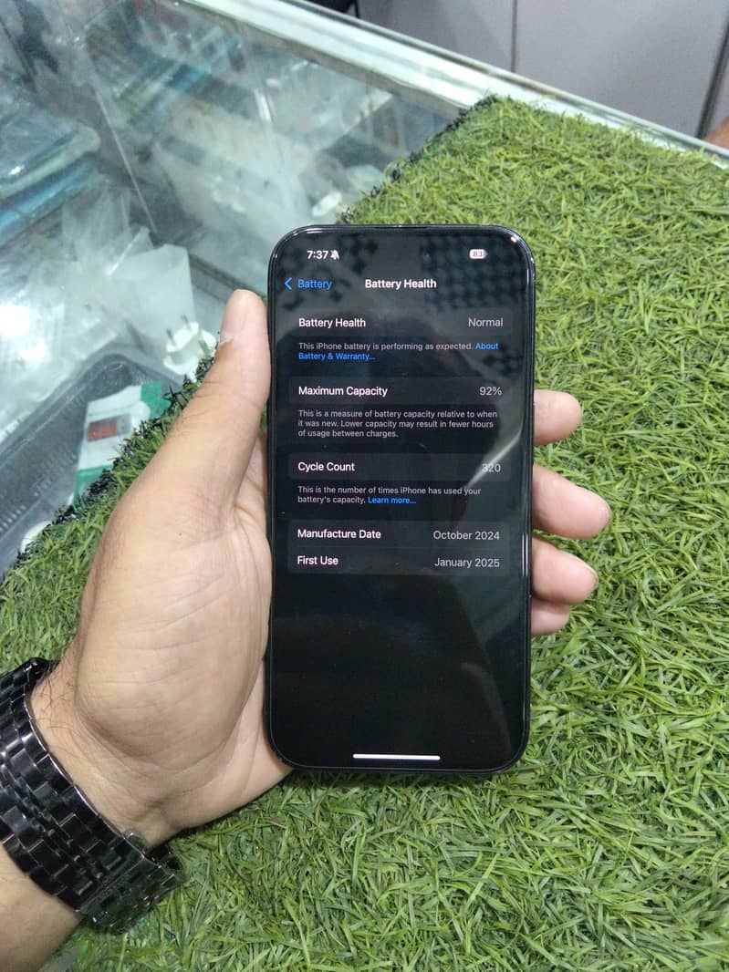 Apple iPhone 16 simple 7