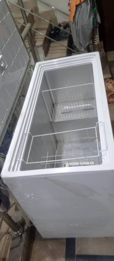 Single Door Freezer for Sale