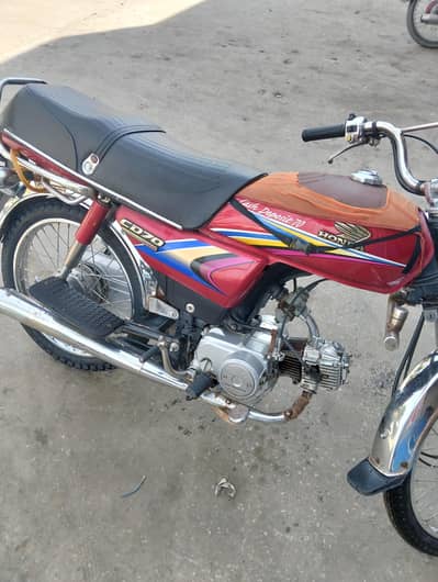 2011 model Honda CD 70 motorcycle  jenuine condition all documents