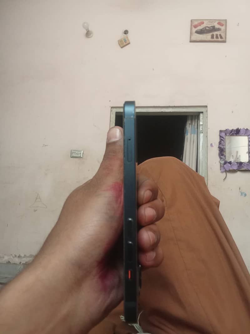 Apple iPhone 13 1