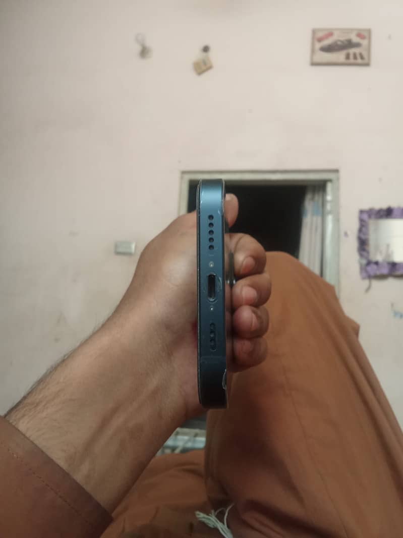 Apple iPhone 13 4